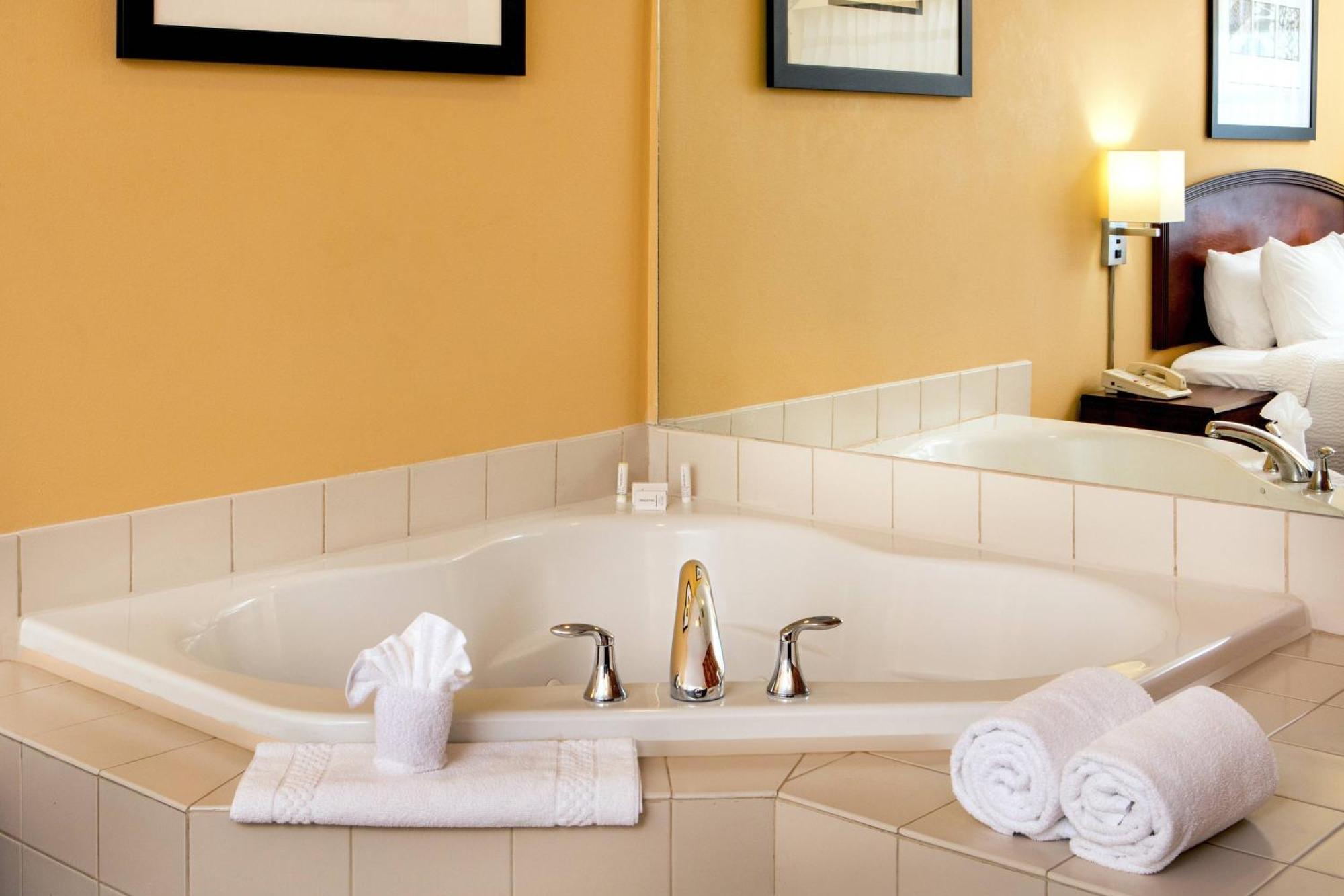 Courtyard Hartford مانشستر المظهر الخارجي الصورة